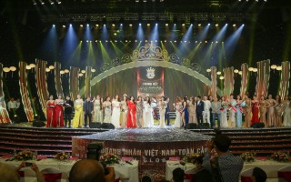 NTK Đức Minh tài trợ áo dài chung kết cuộc thi Hoa hậu Doanh nhân Việt nam Toàn cầu 2020